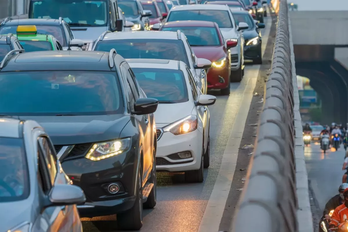 Vos kelios degalinės Lenkijoje parduoda nepilnus degalus: UOKiK ataskaita atskleidė schemas