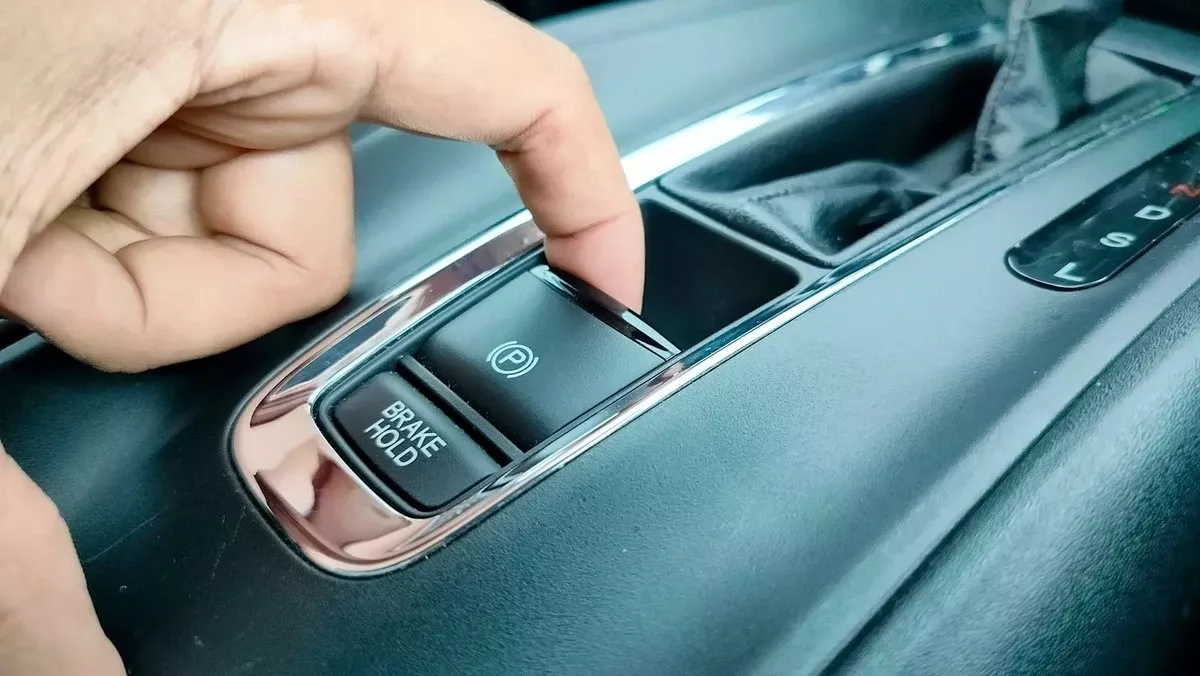 Waarom 60% van de automobilisten de slimme functies van hun nieuwe auto uitzet