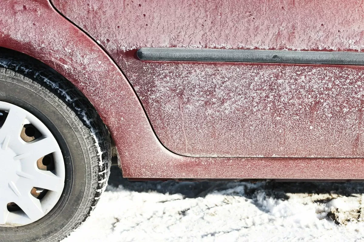 Waarom Duitsland deze winterpraktijk verbiedt en Nederland massaal blijft strooien