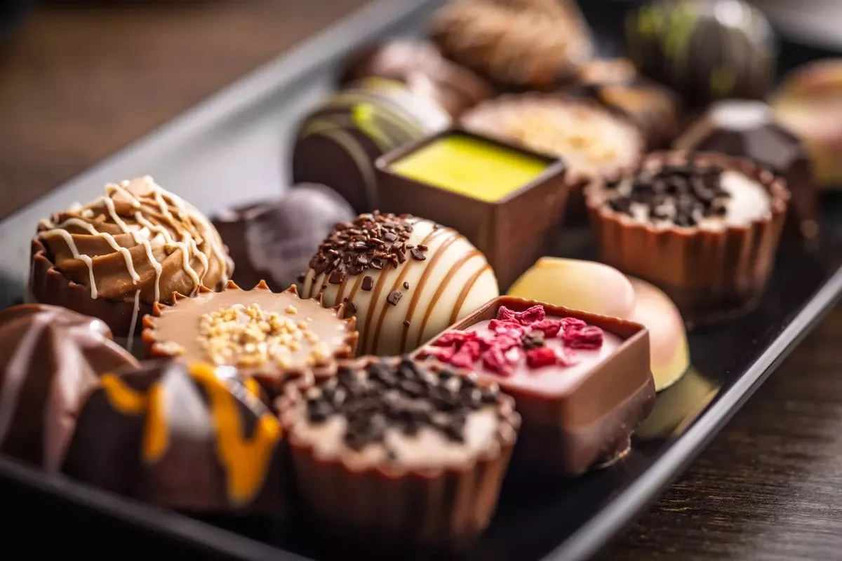 Waarom je middagdips en avond cravings naar zoetigheid niet kunt weerstaan (en de simpele aanpassing die het stopt)