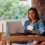 Waarom je op latere leeftijd prima zonder vrienden kunt leven – en rustiger dan ooit