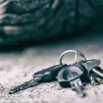 Waarom mensen hun sleutels met azijn sprayen: de potentiële risico's die je niet mag negeren