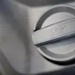 Waarom motorolie zwart wordt: De wetenschap achter de kleur en wat het echt betekent voor uw auto in 2026