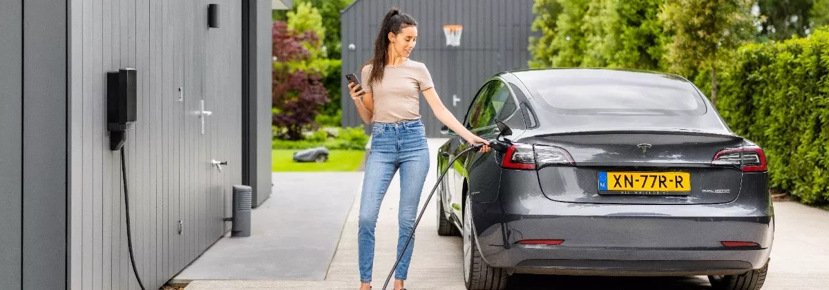 Benzinprijzen Stijgen: Hoe Zelfs Elektriciteitsgebruikers in Nederland Minder Gaan Betalen - image 1