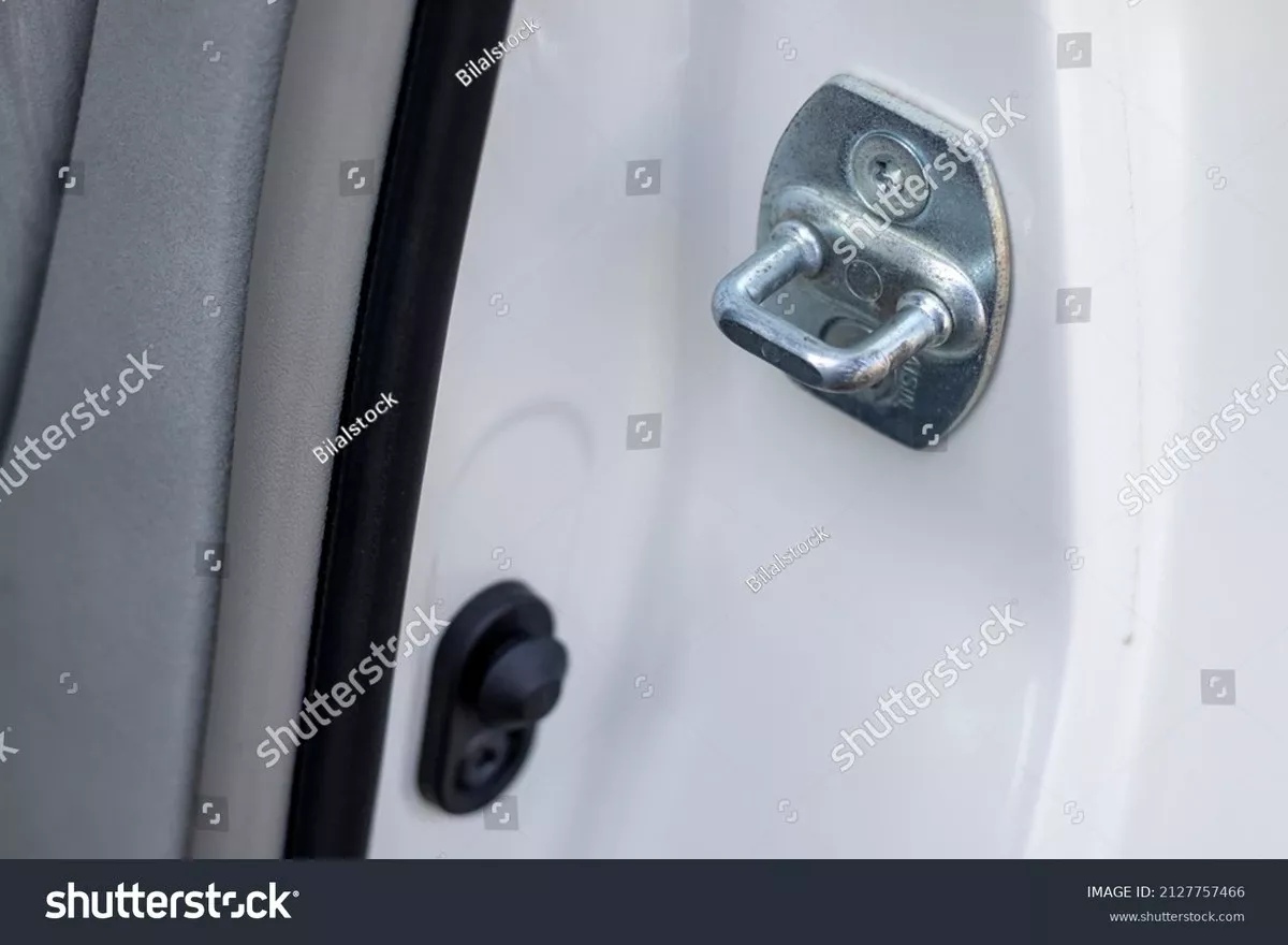 Dit kleine haakje in je autodeur is onmisbaar: dit is waarom je het nooit mag negeren - image 1