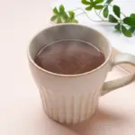 Een lepel cacao in je koffie: de simpele truc tegen een opgeblazen buik