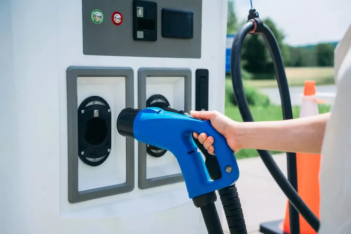 Elektromobilis versus Diesel: Milieu-schade en portemonnee-winst ontrafeld