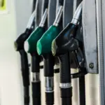 Energieprijzen skyrocket door Iran-crisis: de verborgen kosten van fossiele brandstoffen