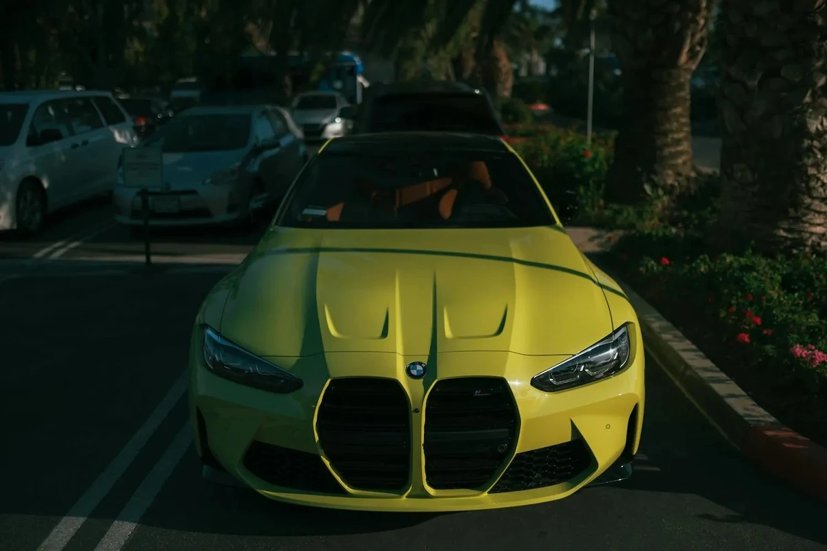 Gele tinten op de BMW M4 GT3: Dit betekent de nieuwe teaser voor 2026