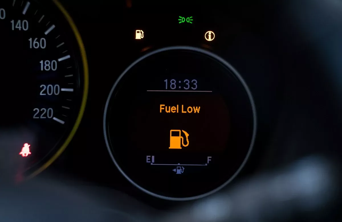 Hoe ver kun je rijden als het brandstoflampje gaat branden? De meeste automobilisten weten het antwoord niet - image 1