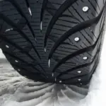 Nog 7 losse spikes in je winterband kan je auto illegaal maken