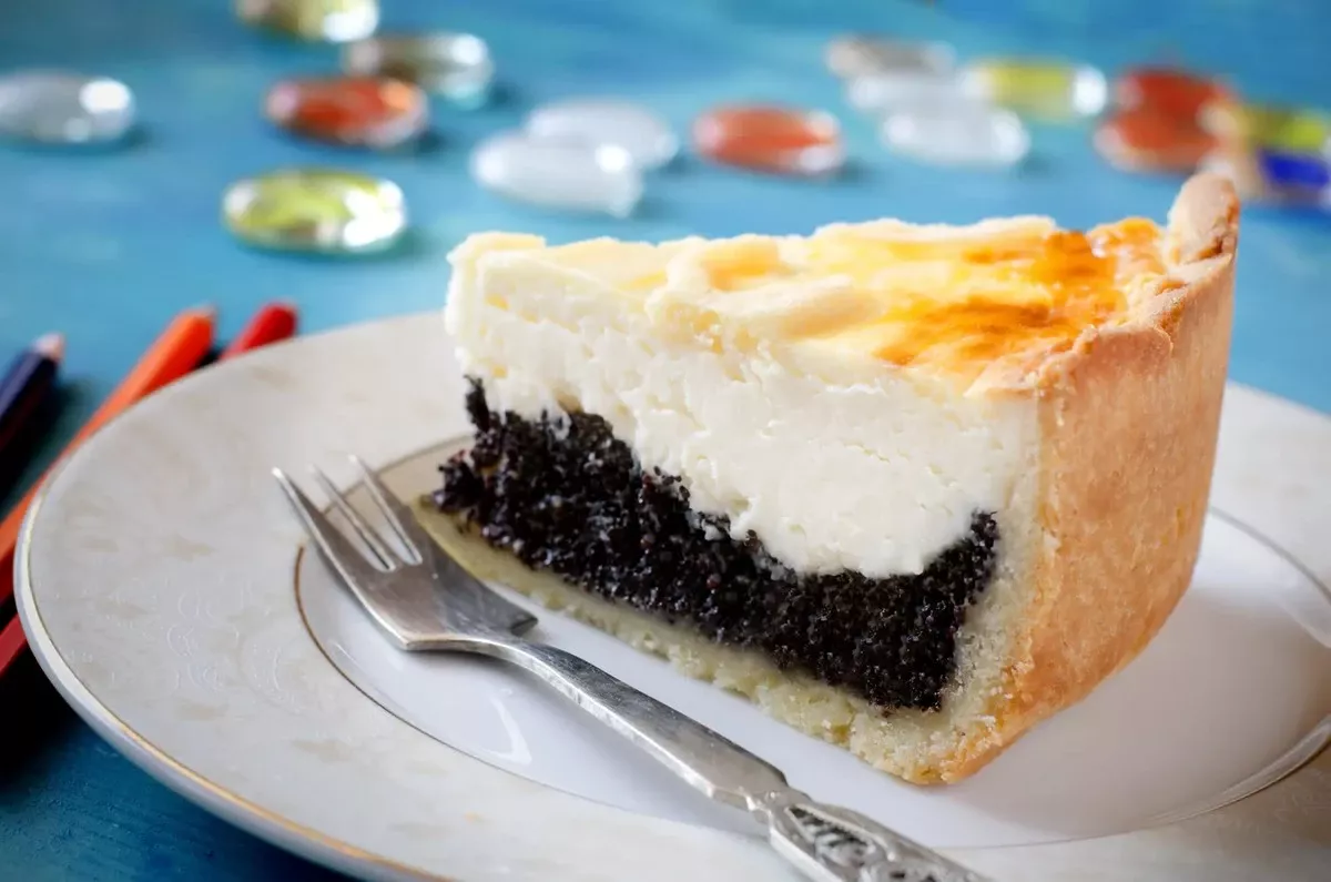 Oud-Duitse poppy seed en kwarktaart: rijk dessert met krokante bodem