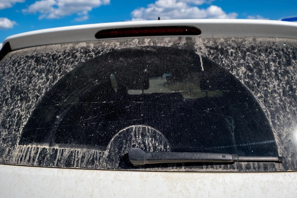 Sacharastof op je auto: deze ene wasfout kan je lak verpesten