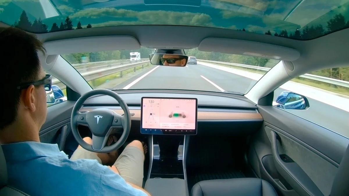 Tesla's zelden getoonde geheim: waarom jij dit ene knopje nog niet gebruikt voor meer rijcomfort