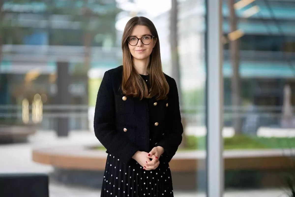 Vast op luchthaven voor het werk? Advocaat legt uit wat u moet doen tegen problemen