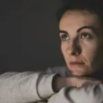 Waarom je hersenen 'moe' worden, zelfs als je niet slaapt: de verborgen uitdaging van het lichaam na een slapeloze nacht