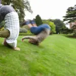 Waarom ons leven plotseling op zijn kop staat en hoe je ermee omgaat