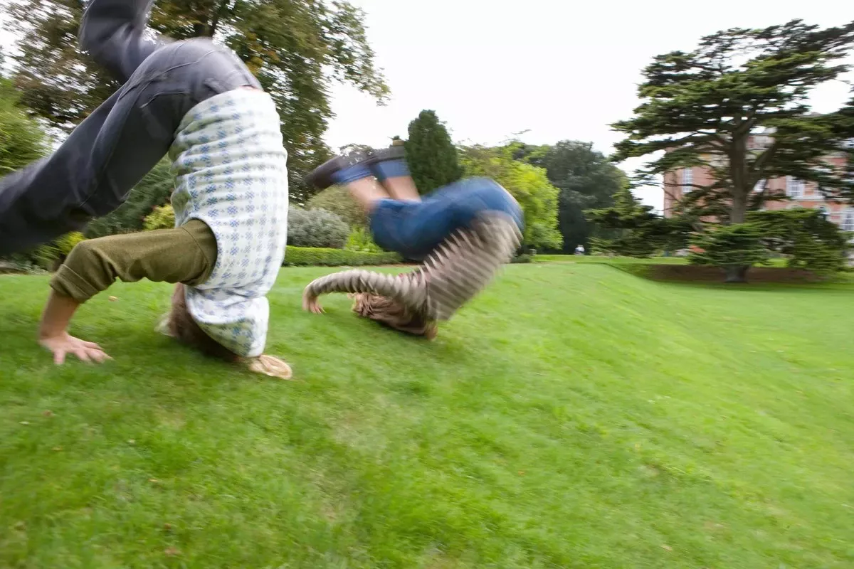 Waarom ons leven plotseling op zijn kop staat en hoe je ermee omgaat