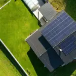 Zonnepanelen die ook stroom maken in de regen: de slimme nanocoating die alles verandert